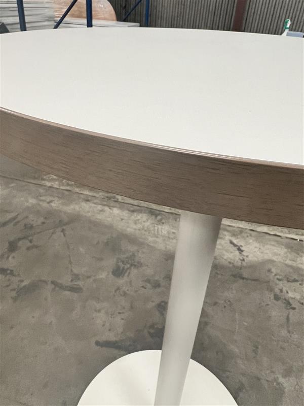 Orangebox: Poseur High Table - Remis à neuf