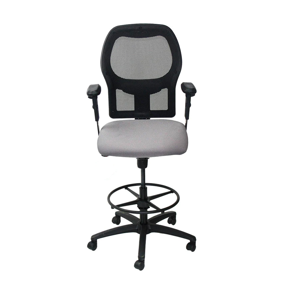 <tc>Ahrend</tc>: Chaise de dessinateur type 160 en tissu gris - Base noire - Reconditionnée