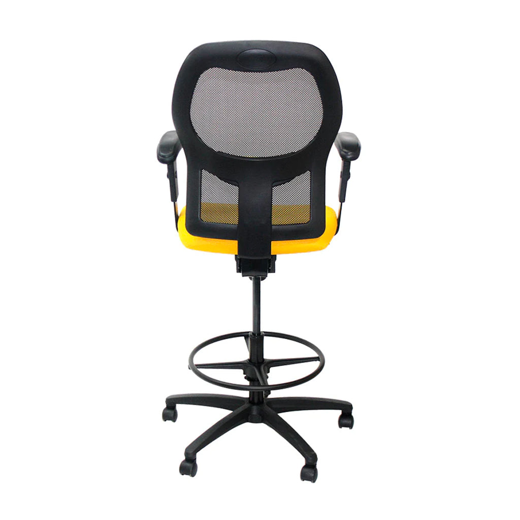 <tc>Ahrend</tc>: Chaise de dessinateur type 160 en tissu jaune - Base noire - Reconditionnée