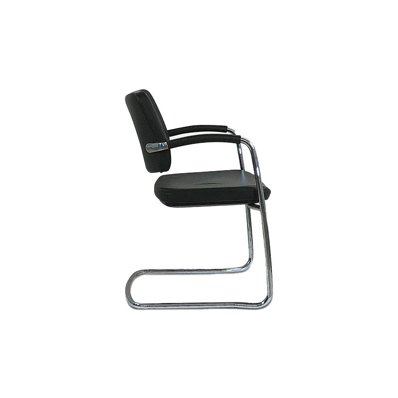 <tc>Boss Design</tc>: Chaise de réunion cantilever Pro en cuir noir - Reconditionnée
