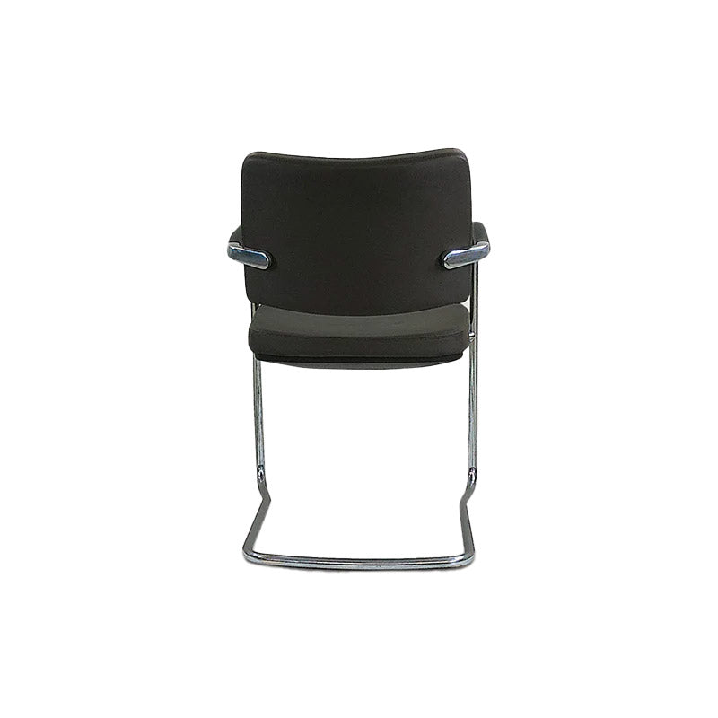 <tc>Boss Design</tc>: Chaise de réunion cantilever Pro en cuir noir - Reconditionnée