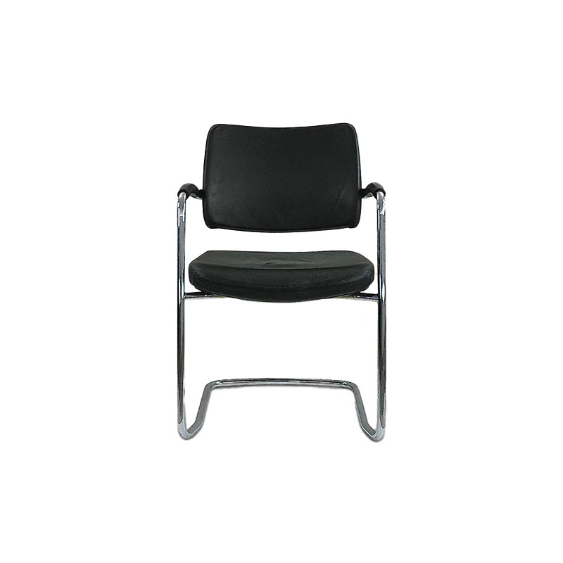 <tc>Boss Design</tc>: Chaise de réunion cantilever Pro en cuir noir - Reconditionnée
