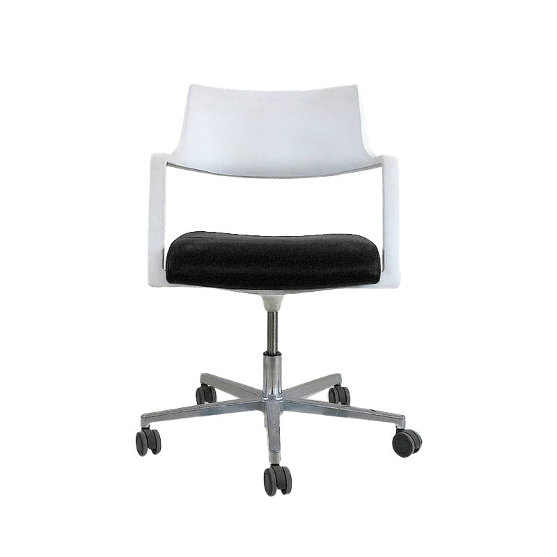 <tc>Brunner</tc>: Chaise pivotante Tempuro 6353/A en tissu noir - Reconditionnée