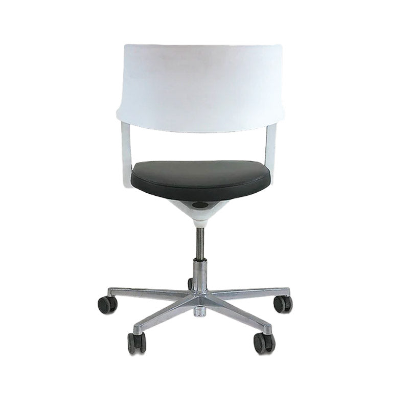 <tc>Brunner</tc>: Chaise pivotante Tempuro 6353/A en cuir noir - Reconditionnée