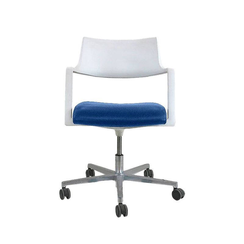 <tc>Brunner</tc>: Chaise pivotante Tempuro 6353/A en tissu bleu - Reconditionnée