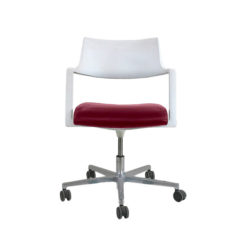 <tc>Brunner</tc>: Chaise pivotante Tempuro 6353/A en cuir bordeaux - Reconditionnée