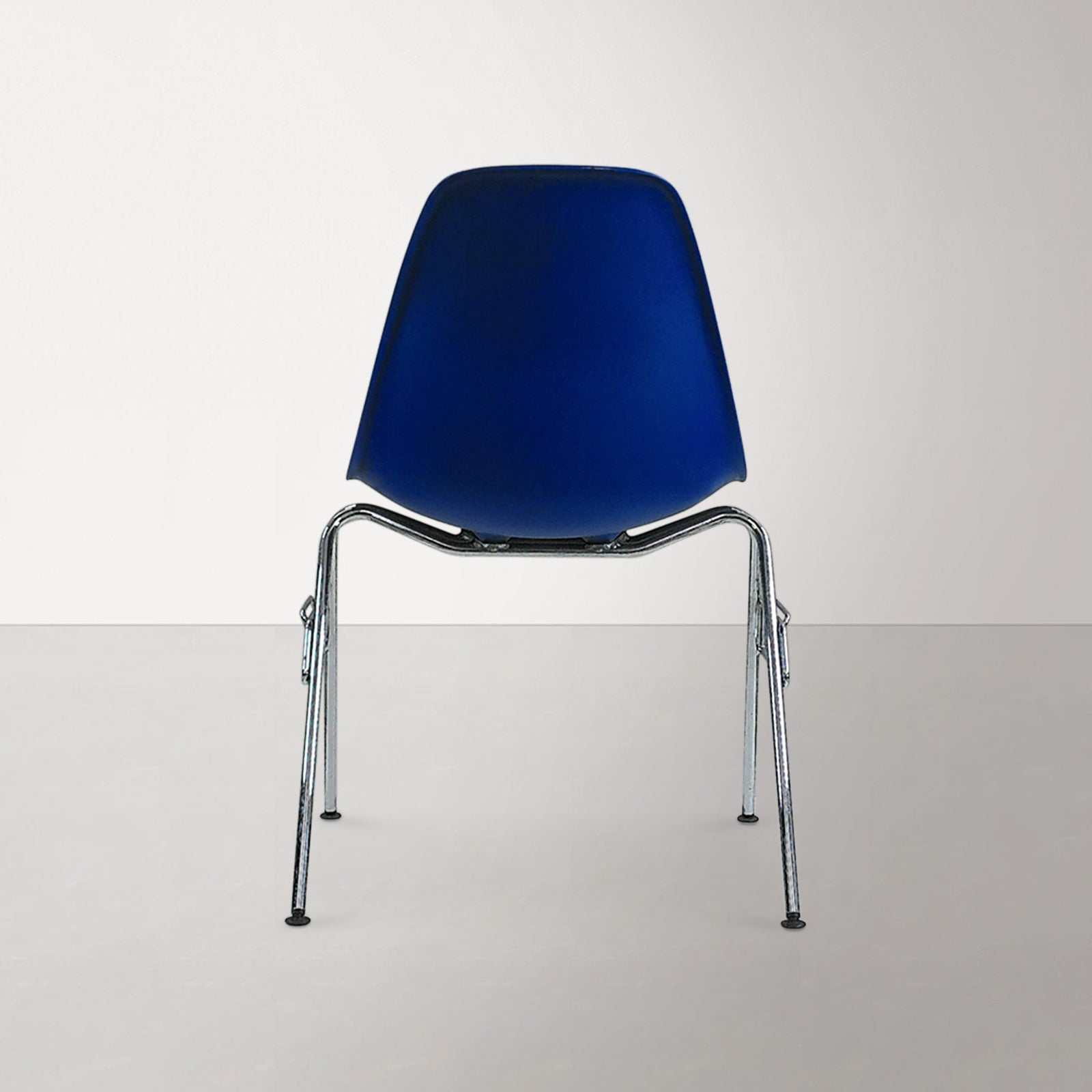 <tc>Vitra</tc> <tc>Eames</tc>: DSS - Chaise empilable - Reconditionnée