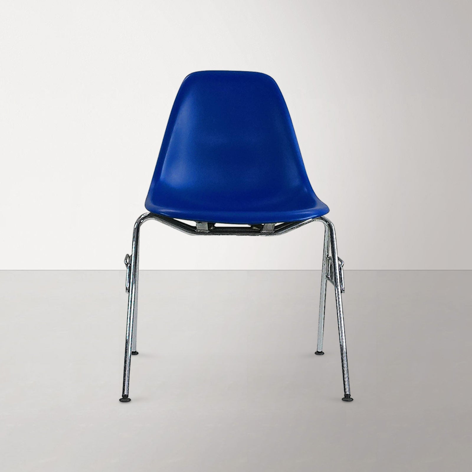 <tc>Vitra</tc> <tc>Eames</tc>: DSS - Chaise empilable - Reconditionnée