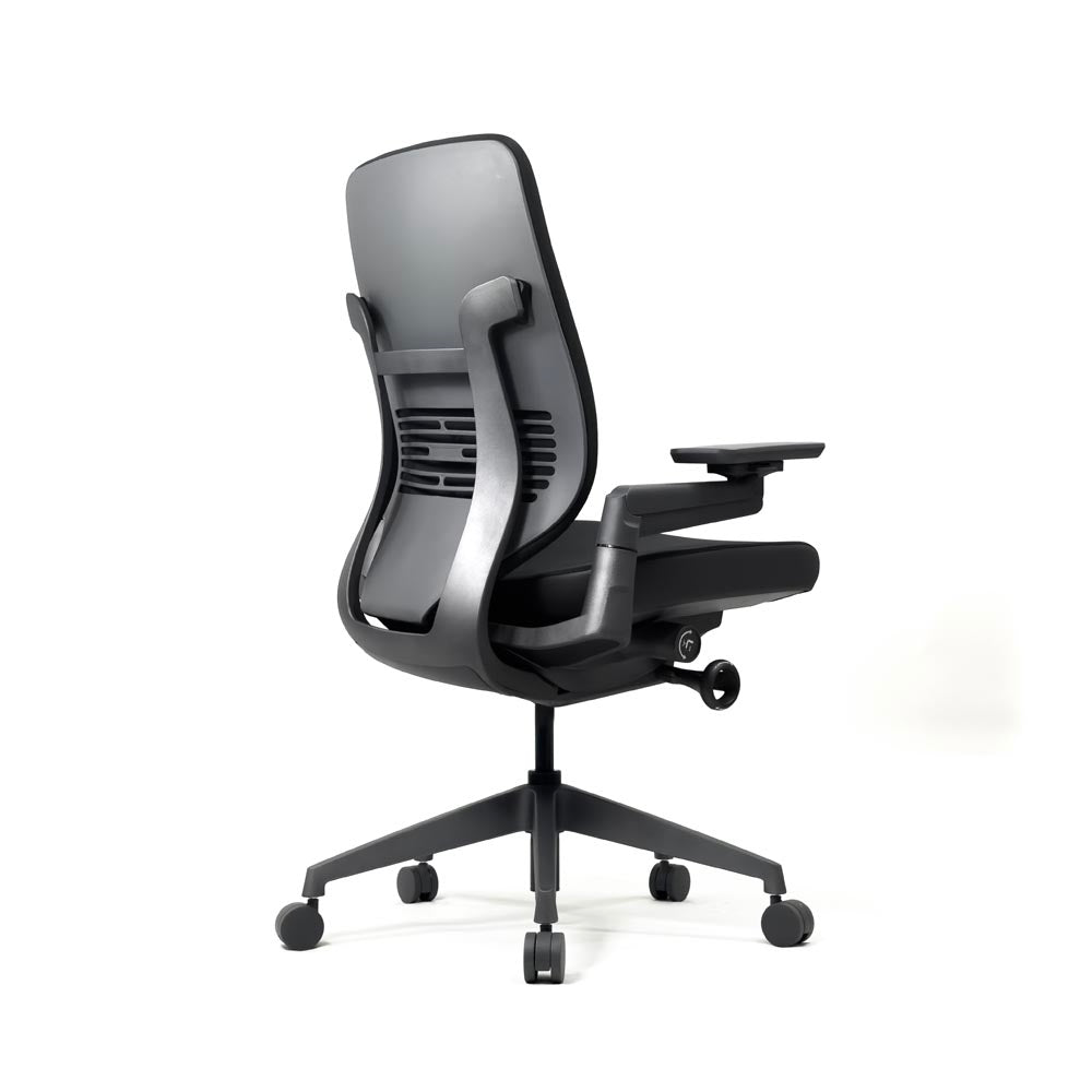 <tc>Steelcase</tc>: Chaise de travail ergonomique Gesture avec accoudoirs à 360 degrés - Reconditionnée