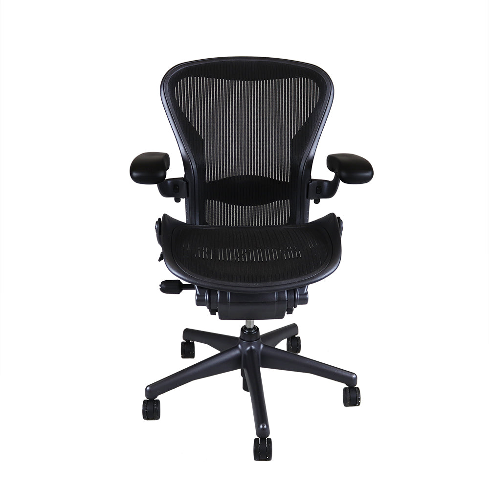 <tc>Herman Miller</tc>: Aéron <tc>Size B</tc> Charbon de bois, inclinaison arrière uniquement - Remis à neuf
