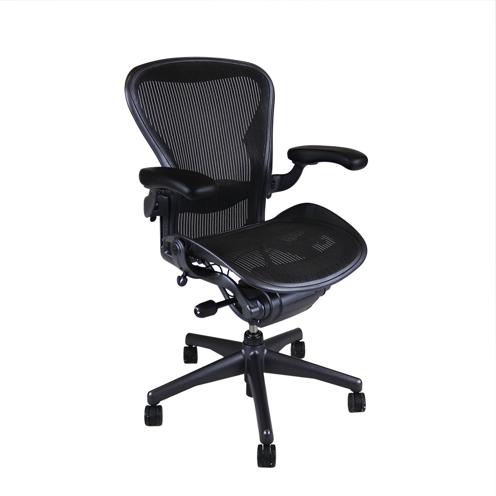 <tc>Herman Miller</tc>: Aéron <tc>Size B</tc> Charbon de bois, inclinaison arrière uniquement - Remis à neuf