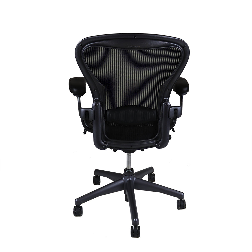 <tc>Herman Miller</tc>: Aéron <tc>Size B</tc> Charbon de bois, inclinaison arrière uniquement - Remis à neuf