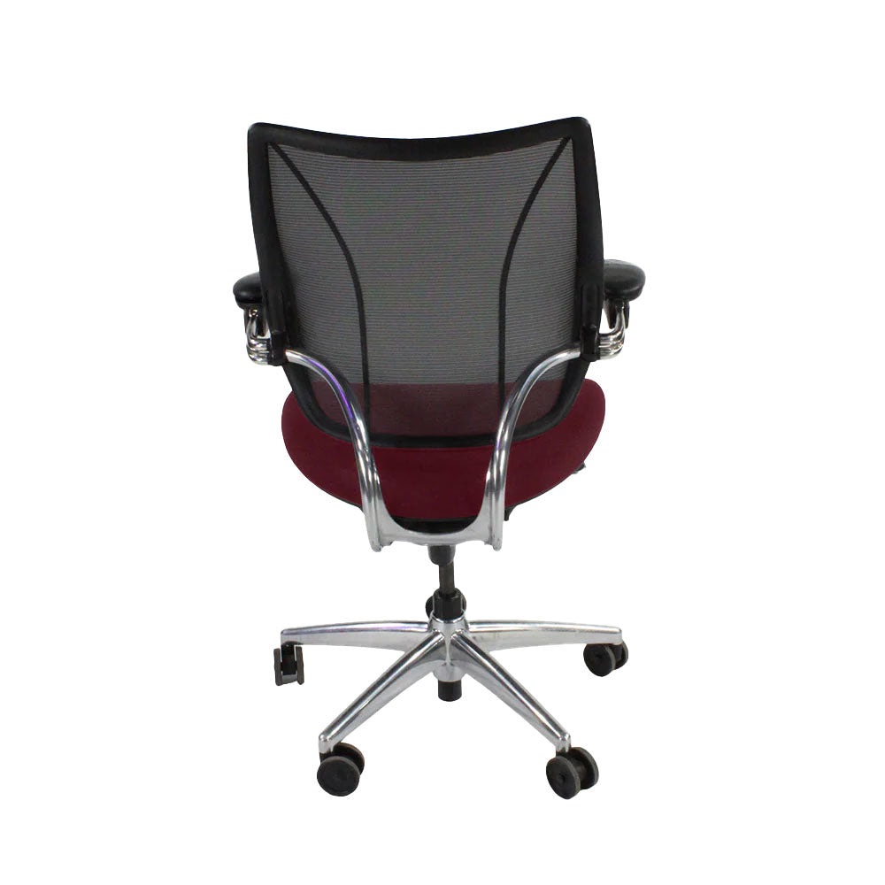 <tc>Humanscale</tc>: <tc>Liberty</tc> Chaise de bureau en cuir bordeaux et cadre en aluminium - Rénovée