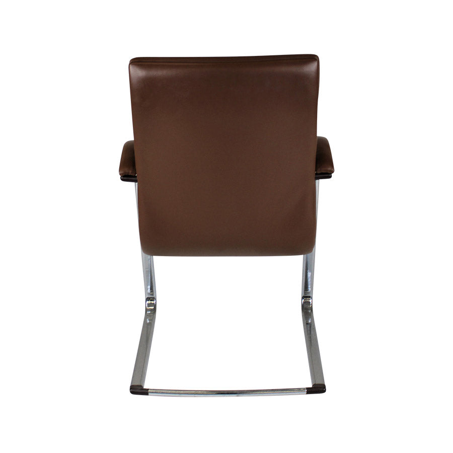 <tc>William Hands</tc>: Chaise de réunion exécutive en cuir marron - Rénovée