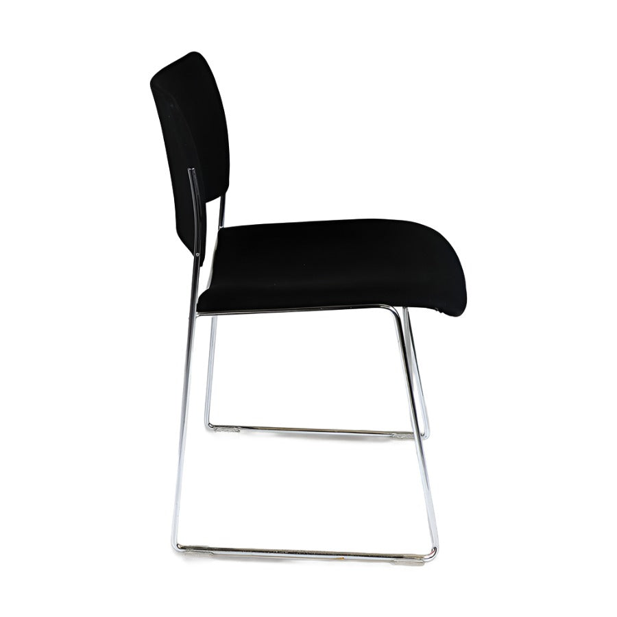 Howe: 40/4 chaise d'empilement - rénové