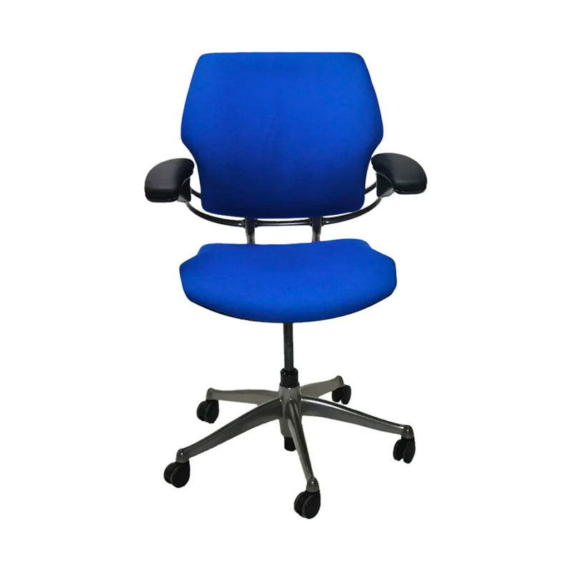 <tc>Humanscale</tc>: <tc>Freedom</tc> Chaise de bureau en tissu bleu - Reconditionnée