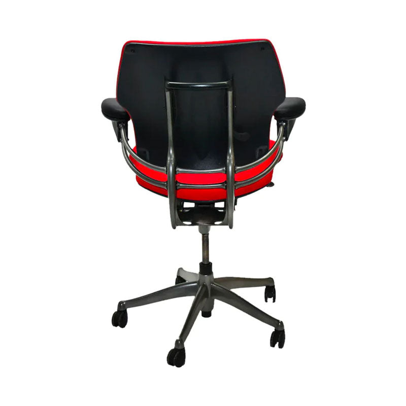 <tc>Humanscale</tc>: <tc>Freedom</tc> Chaise de bureau en tissu rouge - Rénovée