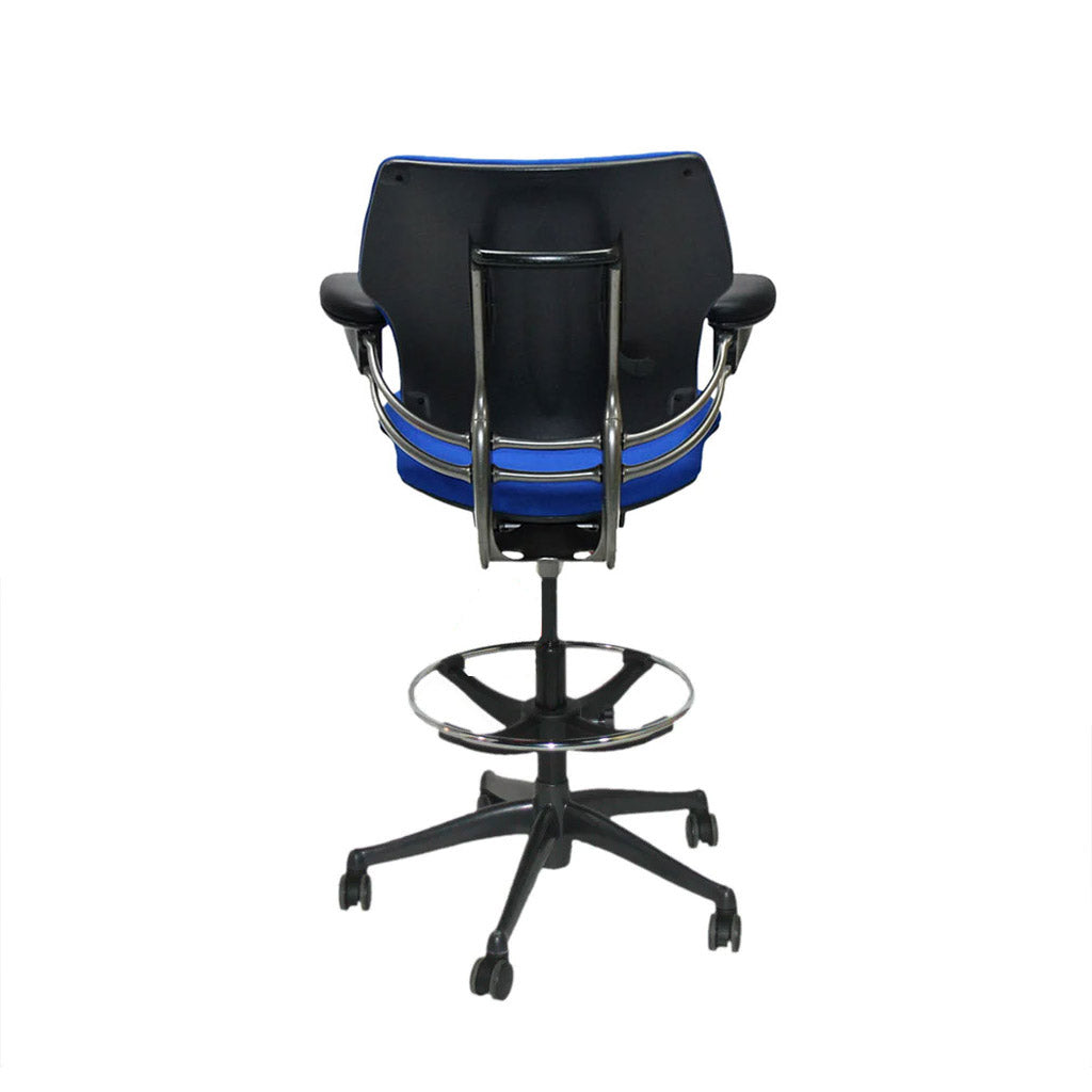 <tc>Humanscale</tc>: <tc>Freedom</tc> Chaise de dessinateur en tissu bleu - Reconditionnée