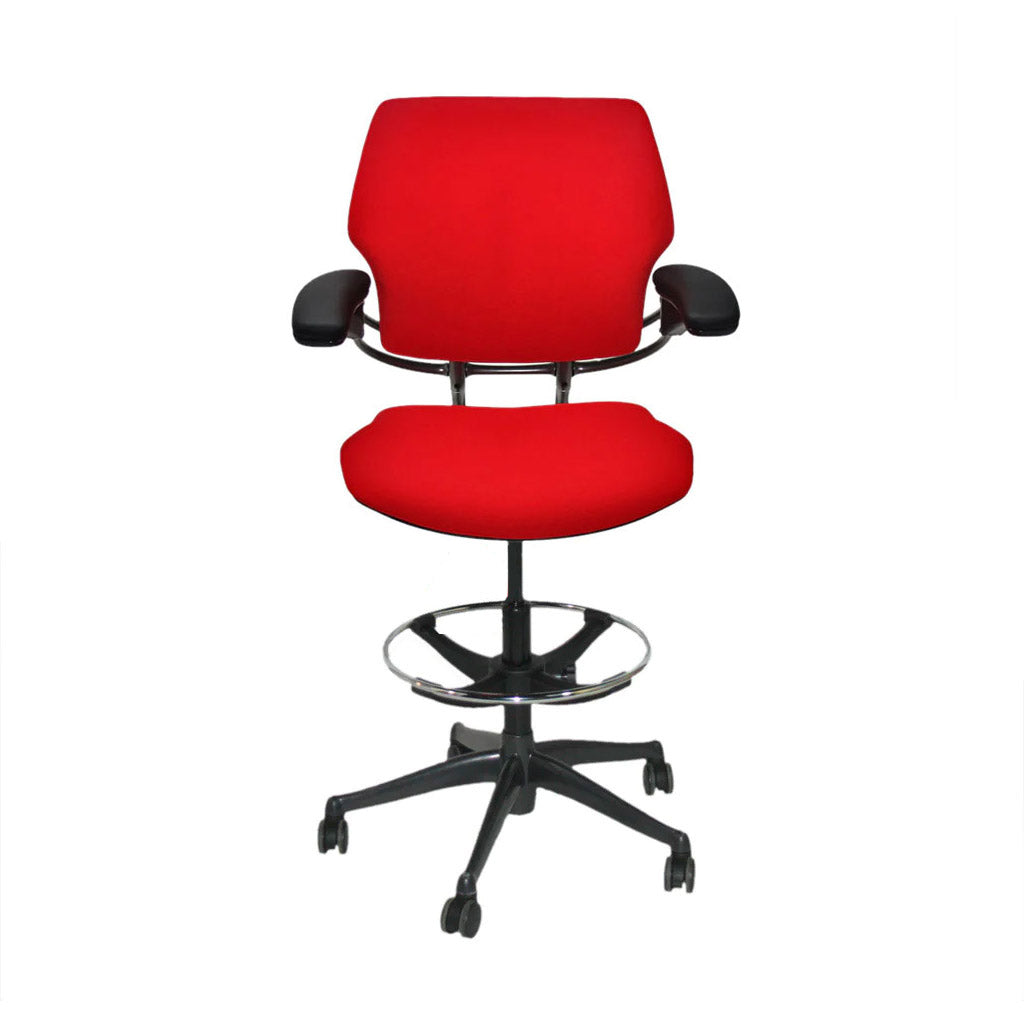 <tc>Humanscale</tc>: <tc>Freedom</tc> Chaise de dessinateur en tissu rouge - Reconditionnée