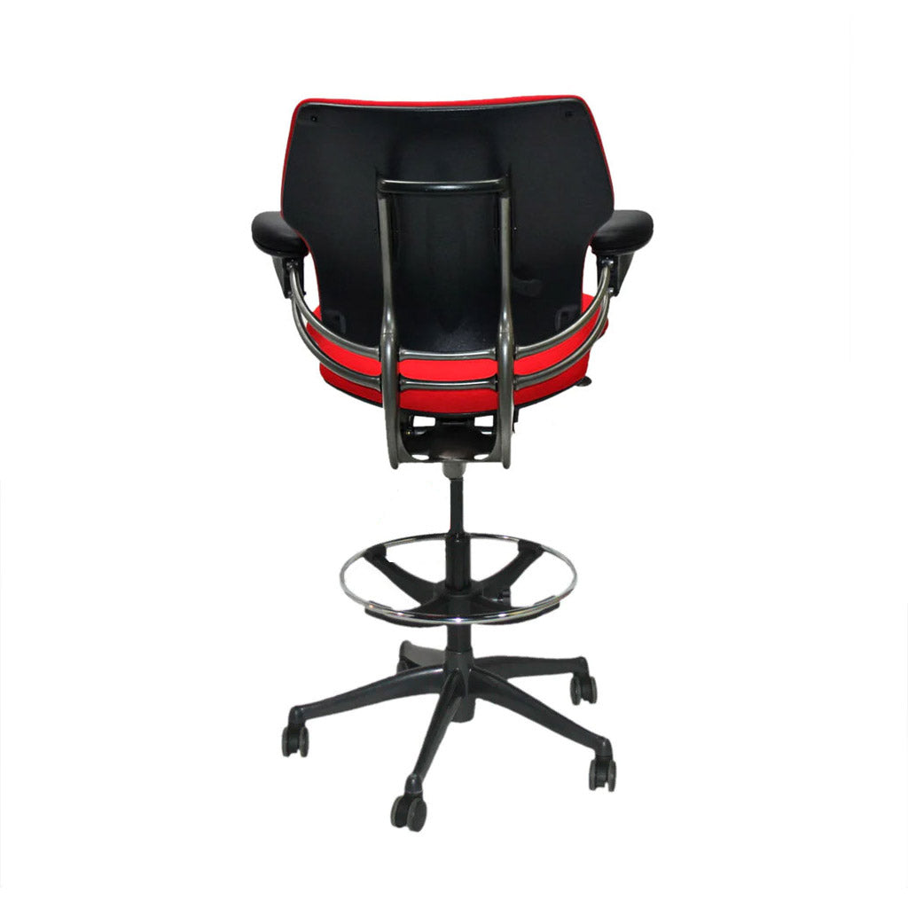<tc>Humanscale</tc>: <tc>Freedom</tc> Chaise de dessinateur en tissu rouge - Reconditionnée