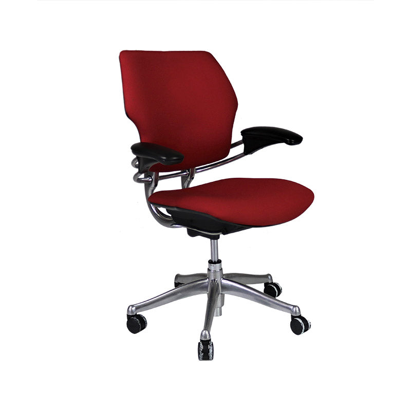 <tc>Humanscale</tc>: <tc>Freedom</tc> Chaise de bureau avec cadre en aluminium et tissu rouge - Reconditionnée