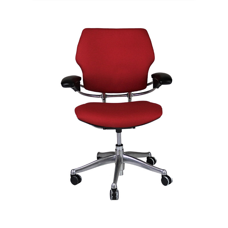 <tc>Humanscale</tc>: <tc>Freedom</tc> Chaise de bureau avec cadre en aluminium et tissu rouge - Reconditionnée