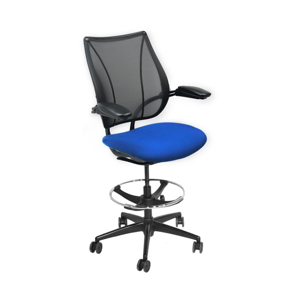 <tc>Humanscale</tc>: <tc>Liberty</tc> Chaise de dessinateur en tissu bleu - Reconditionnée
