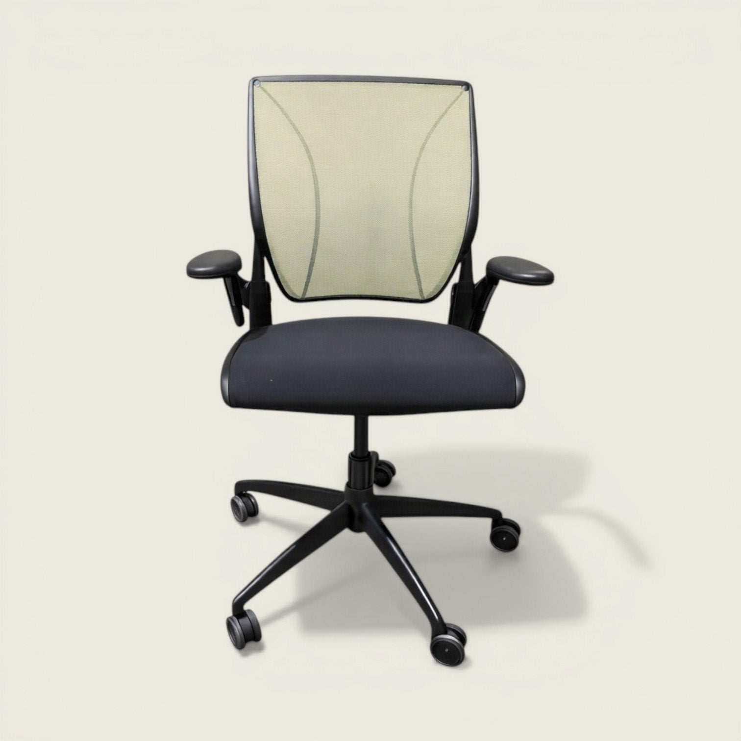 Humanscale: Diffrient World Task Chair in Green Mesh - Refurbished