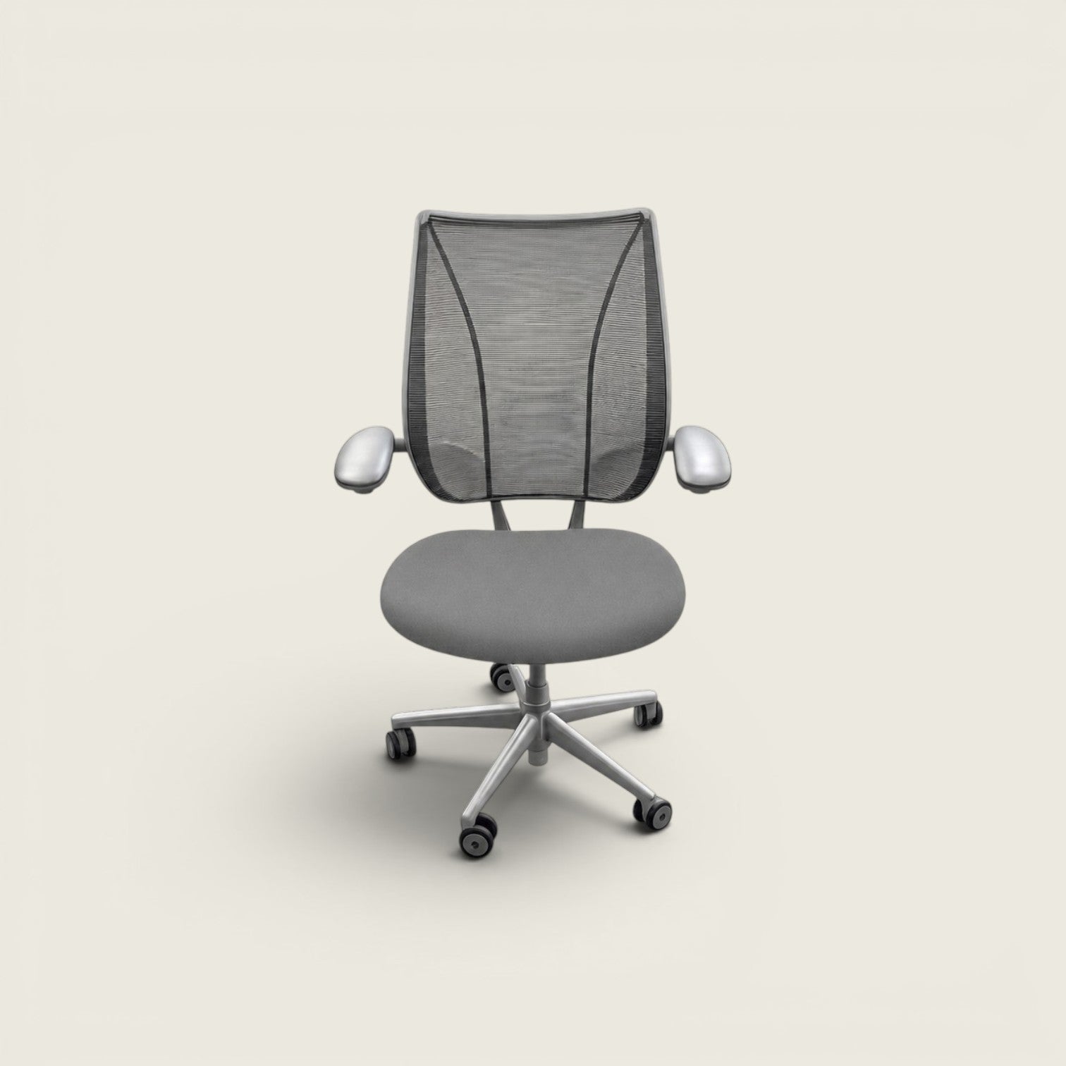 <tc>Humanscale</tc>: <tc>Liberty</tc> Chaise de bureau en tissu noir - Remis à neuf