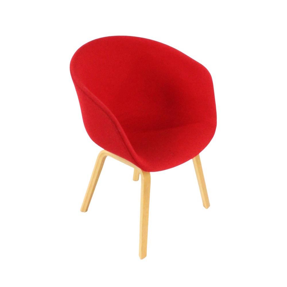 <tc>Hay</tc>: À propos d'une chaise AAC 23 - Rouge - Reconditionnée