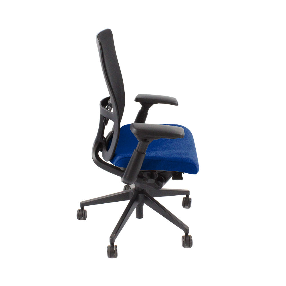 <tc>Haworth</tc>: <tc>Zody Comforto</tc> Chaise de bureau 89 en tissu bleu/cadre noir - Rénovée