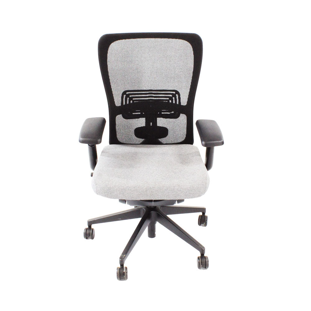 <tc>Haworth</tc>: <tc>Zody Comforto</tc> Chaise de bureau 89 en tissu gris/cadre noir - Reconditionnée