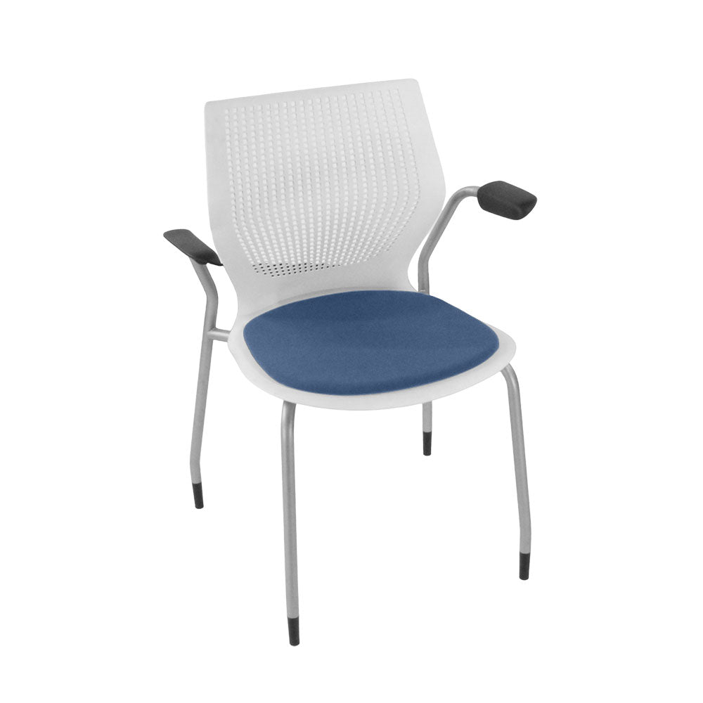 <tc>Knoll</tc>: <tc>Multigeneration</tc> Chaise de réunion en tissu bleu - Rénovée