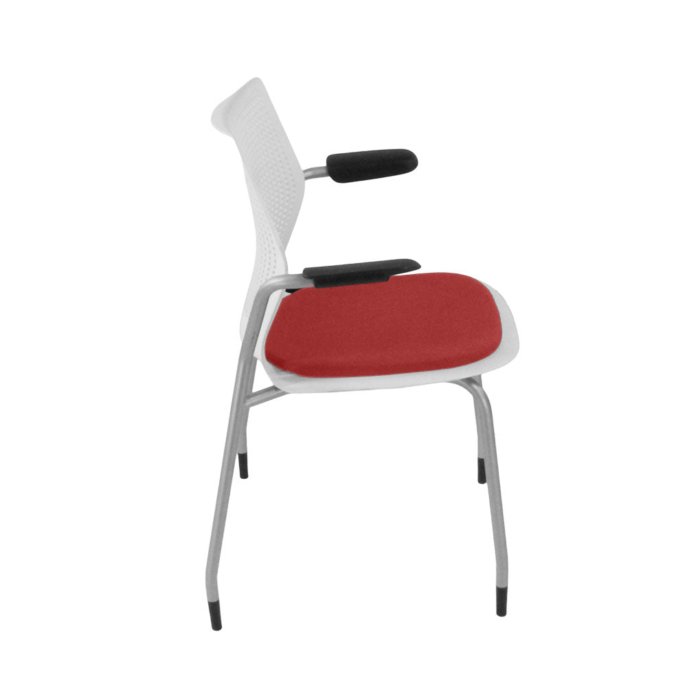 <tc>Knoll</tc>: <tc>Multigeneration</tc> Chaise de réunion en tissu rouge - Rénovée
