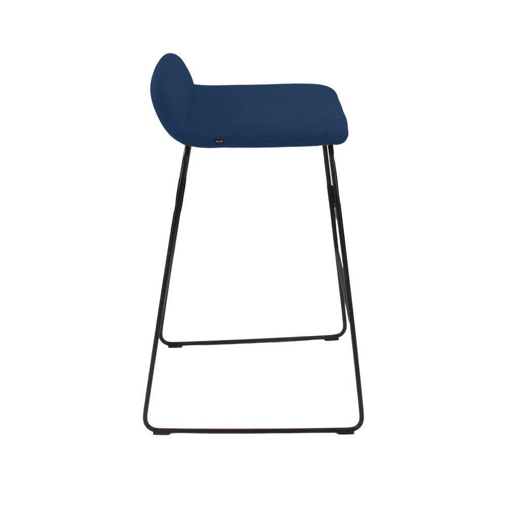 M.A.D: Tabouret de bar Lolli en tissu bleu - Reconditionné