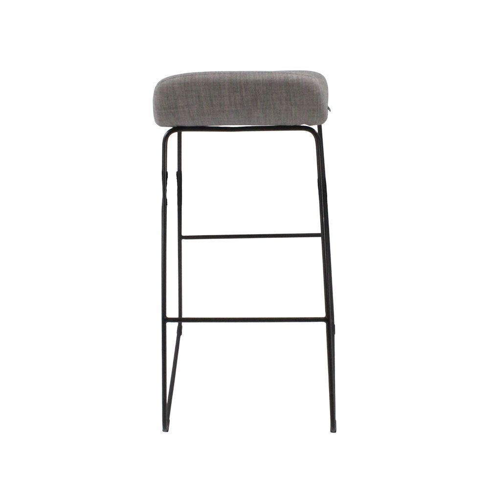 M.A.D: Tabouret de bar Lolli en tissu gris - Reconditionné