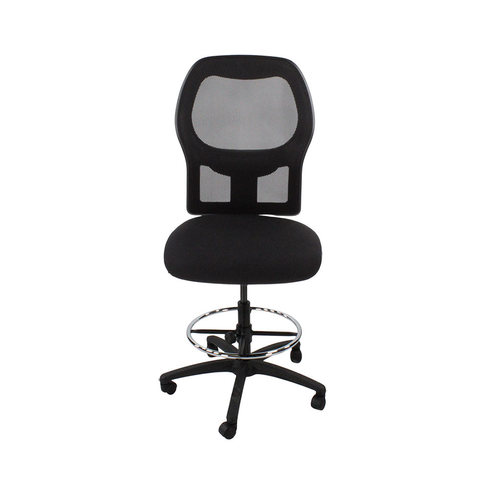 <tc>Ahrend</tc>: Chaise de dessinateur type 160 sans accoudoirs en tissu noir - Base noire - Reconditionnée