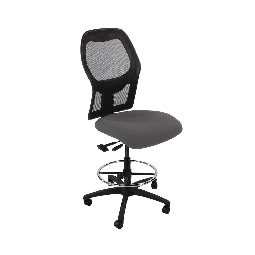 <tc>Ahrend</tc>: Chaise de dessinateur type 160 sans accoudoirs en tissu gris - Base noire - Reconditionnée