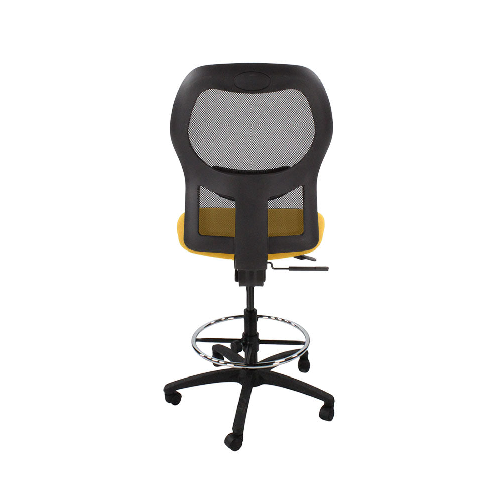 <tc>Ahrend</tc>: Chaise de dessinateur type 160 sans accoudoirs en tissu jaune - Base noire - Reconditionnée