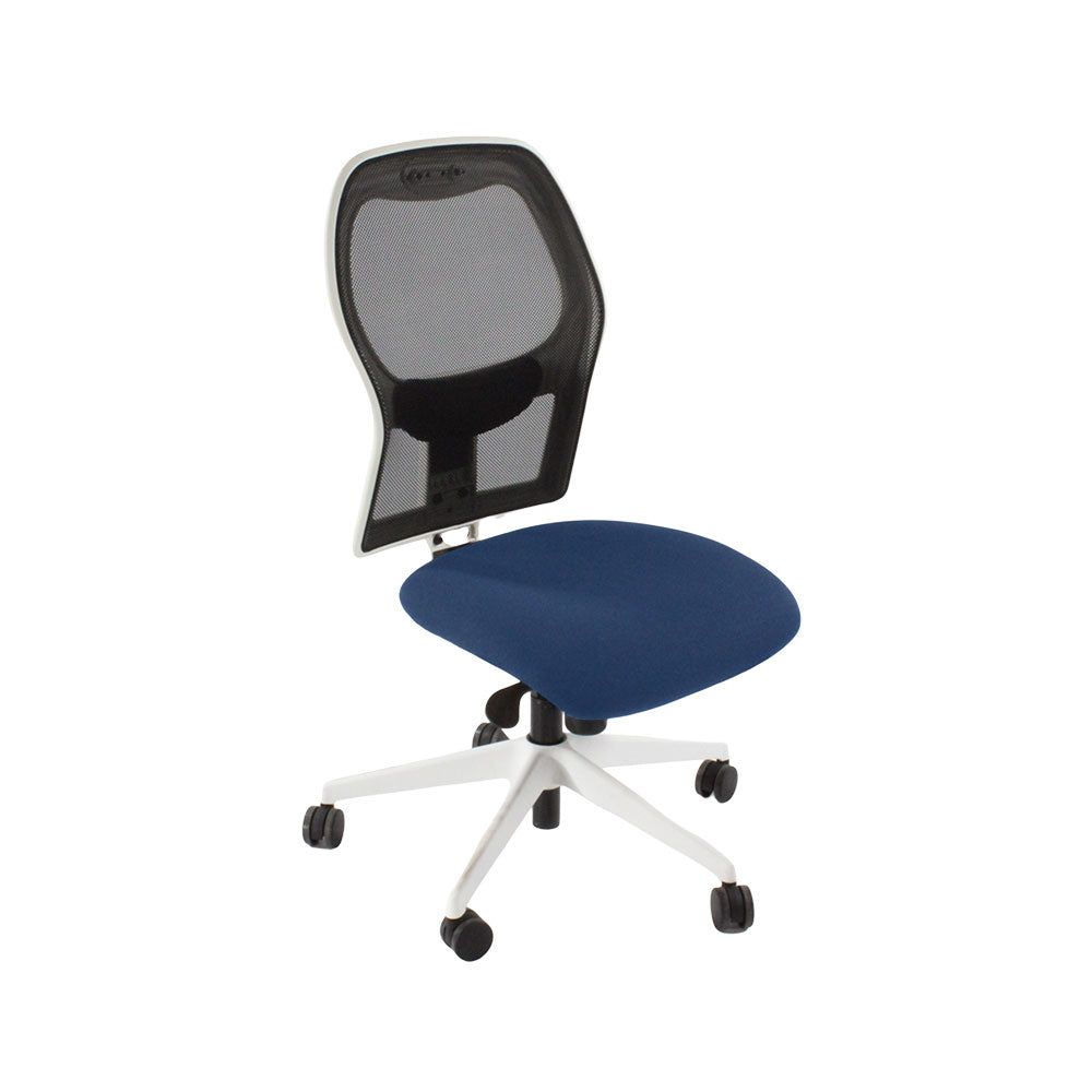 <tc>Ahrend</tc>: : Chaise de travail de type 160 en tissu bleu/cadre blanc sans accoudoirs - Reconditionnée