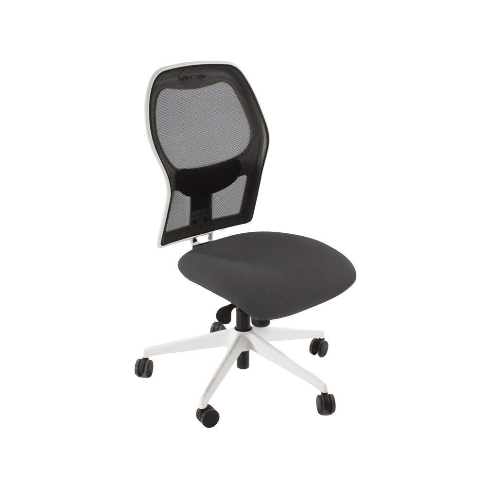 <tc>Ahrend</tc>: : Chaise de travail de type 160 en tissu gris/cadre blanc sans accoudoirs - Reconditionnée