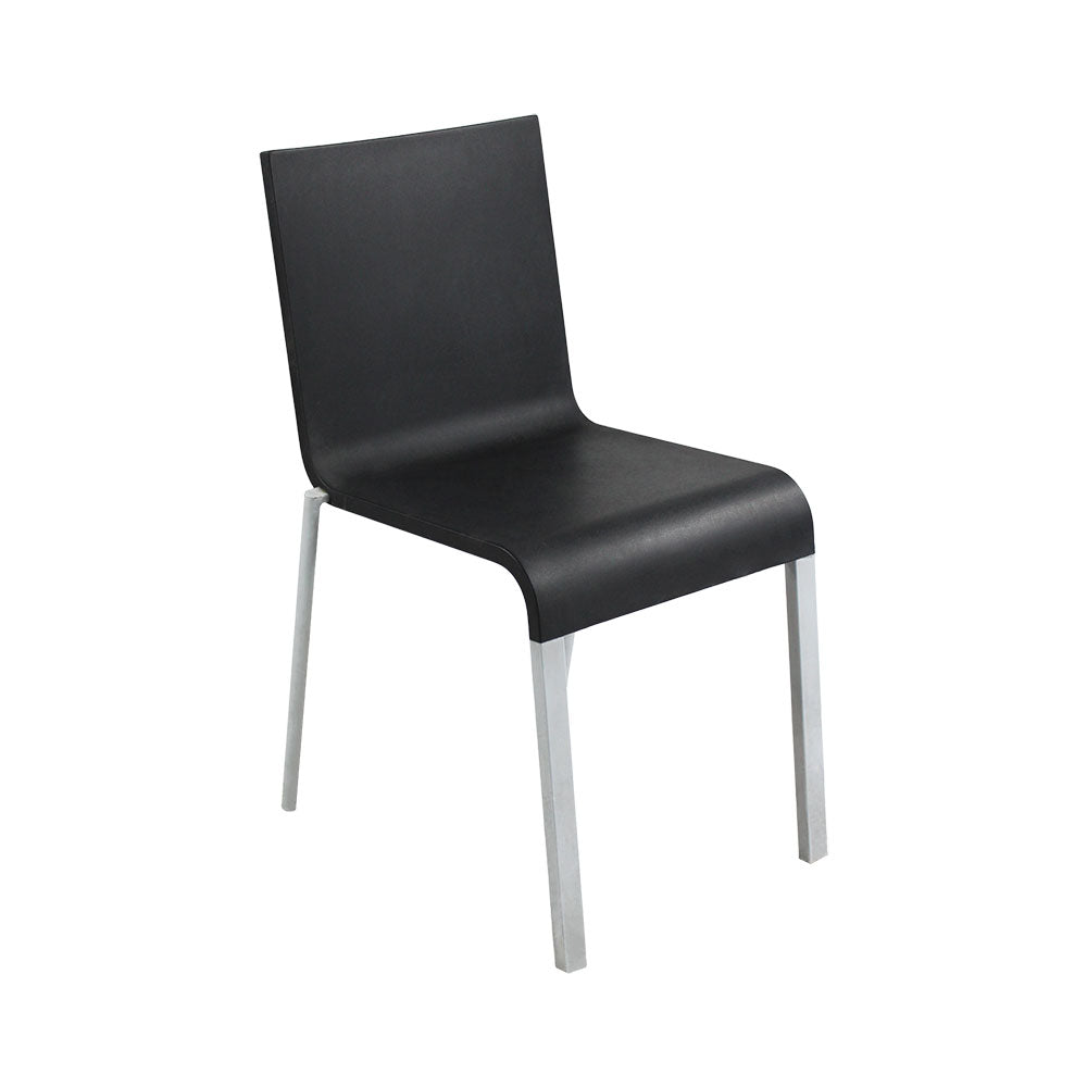<tc>Vitra</tc>: .03 Chaise empilable noire - Reconditionnée
