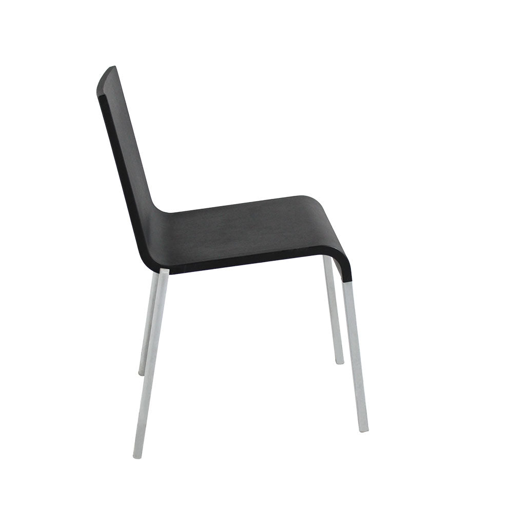 <tc>Vitra</tc>: .03 Chaise empilable noire - Reconditionnée