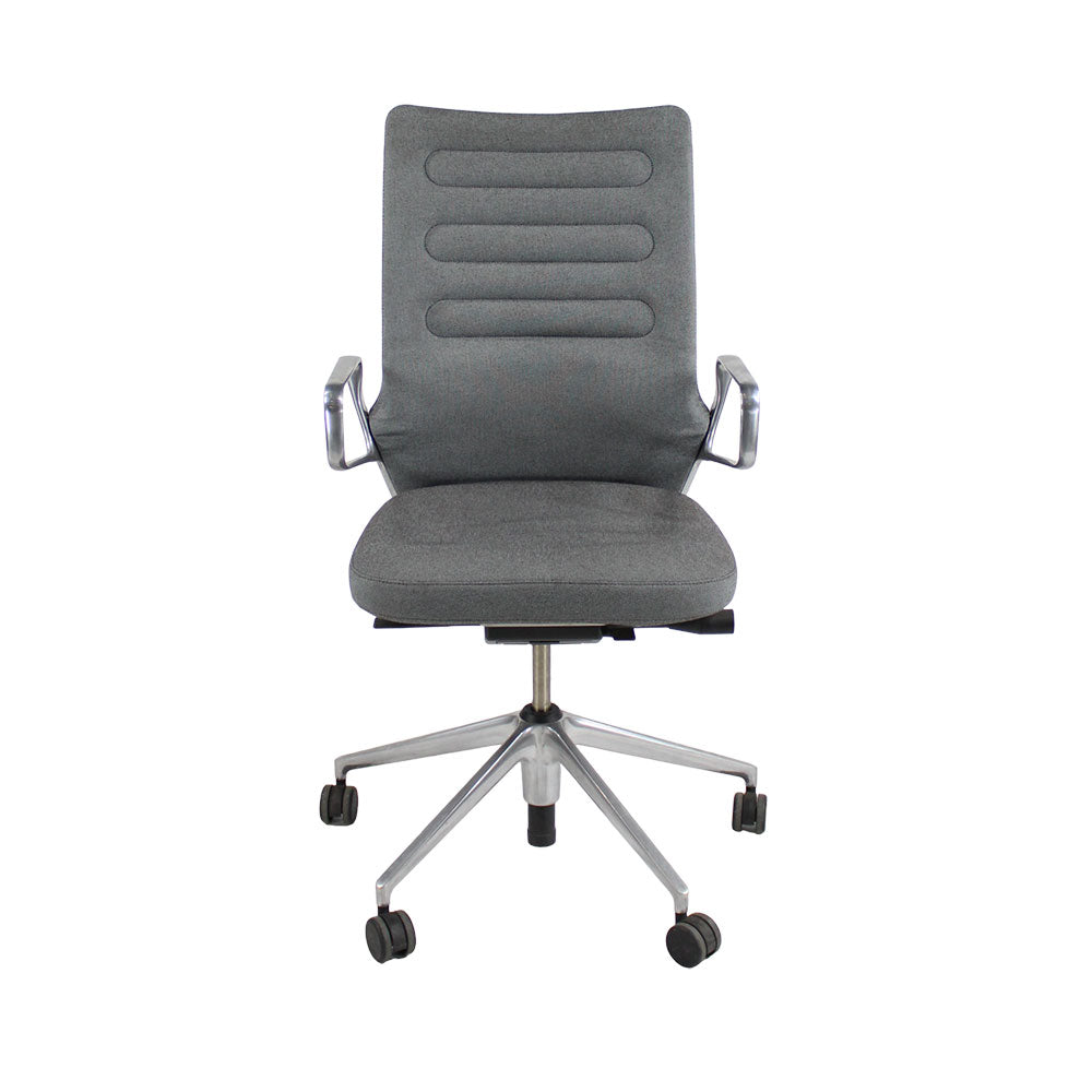 <tc>Vitra</tc>: Chaise de réunion AC4 en tissu gris - Reconditionnée