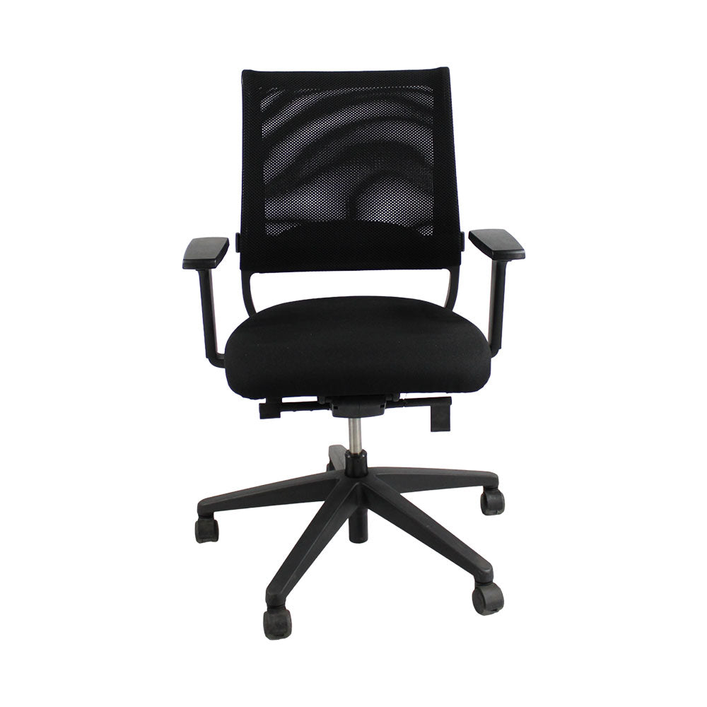 <tc>Sedus</tc>: <tc>Netwin</tc> Chaise NW-100 avec dossier en maille et tissu noir - Reconditionnée