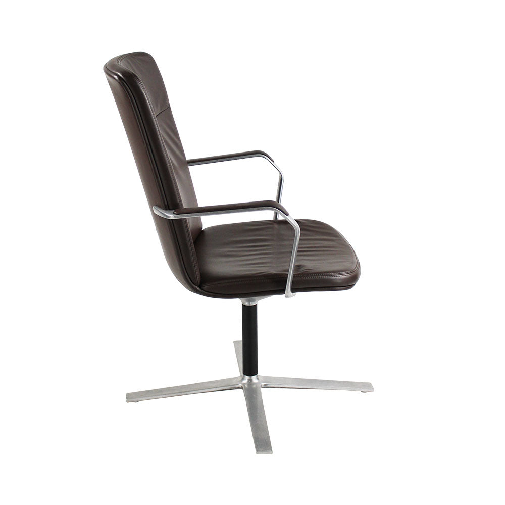 Orangebox: Calder Meeting Chair Base 4 étoiles en cuir marron - rénové