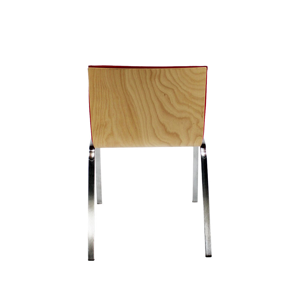 <tc>Boss Design</tc>: Chaise empilable en tissu rouge/dossier en chêne - Reconditionnée