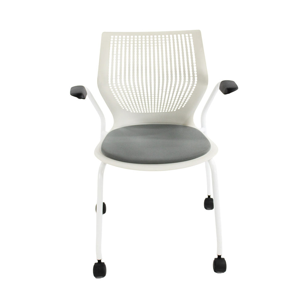 <tc>Knoll</tc>: <tc>Multigeneration</tc> Chaise de réunion à roulettes en tissu gris - Reconditionnée