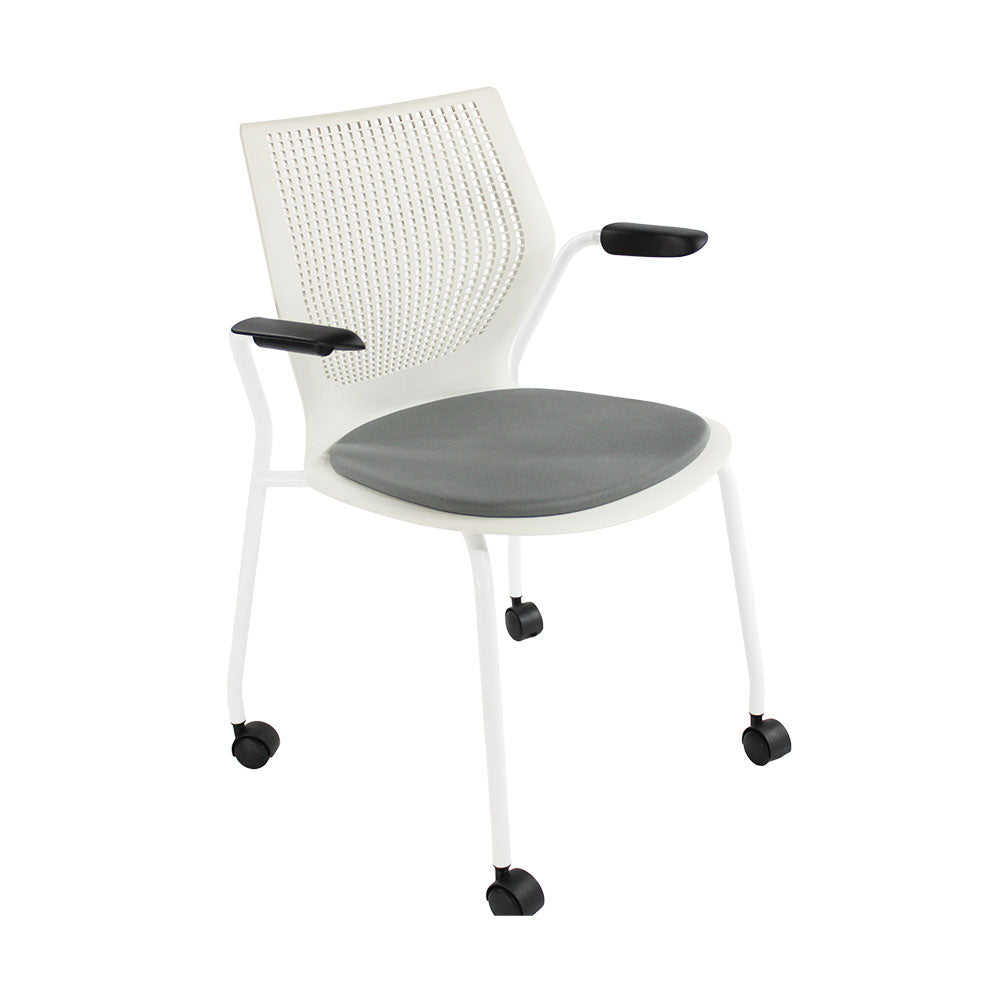 <tc>Knoll</tc>: <tc>Multigeneration</tc> Chaise de réunion à roulettes en tissu gris - Reconditionnée