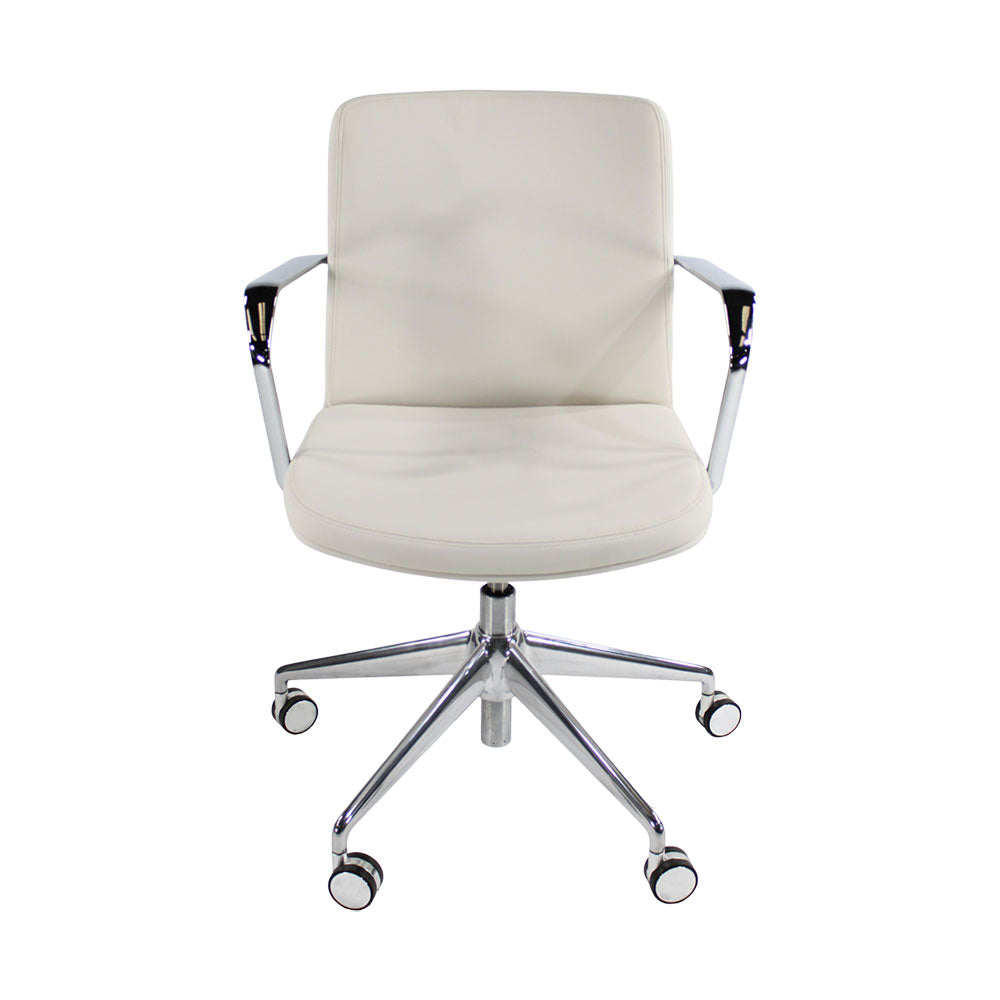 Orangebox: chaise Calder MBS5 en cuir blanc - rénové